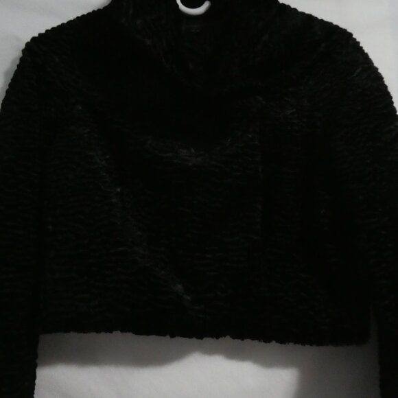 GUESS | xs - extra small | Cropped Black Snap Button-Up Faux Fur Jacket - Picture 7 of 13